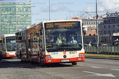 Gdańsk, Podwale Grodzkie.  Autmobus miejski marki...