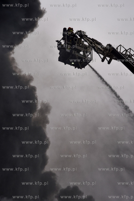 Pożar hali dawnych Zakładów Naprawczych Taboru Kolejowego...