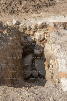 Wykopaliska archeologiczne na terenie spalonego w 1945...