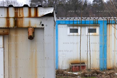 Zniszczone kontenery w rejonie ul. Zielonogórskiej...