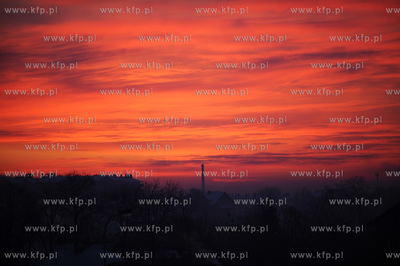 Wschod Slonca nad Gdanskiem, widok z Lostowic.
25.01.2010
fot....