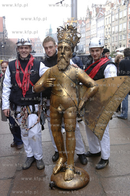 Gdanski. Z wiezy ratusza Glownego miasta zdjeto figure...