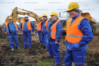Rozpoczecie prac ziemnych pod budowe stadionu pilkarskiego...