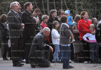 Poswiecenie nowego krzyza i nabozenstwo majowe we wsi...