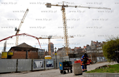 Budowa apartamentowca Kwartal Kamienic przez firme...