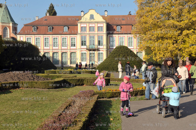 Park Oliwski w Gdansku Oliwie. Palac Opatow.  23.10.2011...