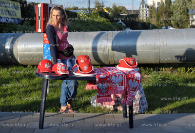 Gdansk. Mecz towarzyski Polska - Niemcy. Nz.  stoisko...