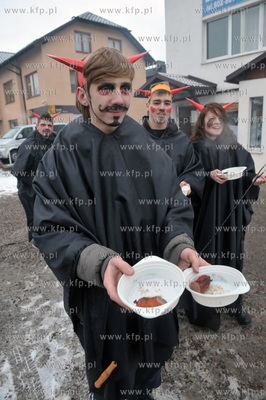 Orszak Trzech Kroli w Zukowie na Kaszubach. Diably...