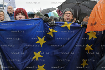 Manifestacja w obronie demokracji zorganizowana na...