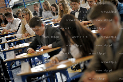 Zukowo. Gimnazjum nr 2. Drugi dzien egzaminu gimnazjalnego,...