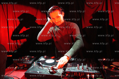 Hobby Jaroslawa Walesy to gra i miksowanie czarnych...