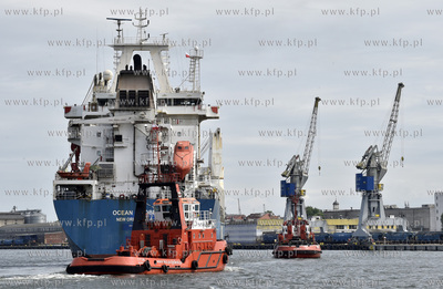Gdańsk. Nowy Port.  Martwa Wisła. Kanał portowy...
