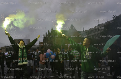 Strefa kibica na Targu Węglowym w Gdańsku.Mecz Legia...
