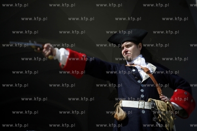 Gdansk, Konkurs na gdanskiego pirata. Przed miejska...