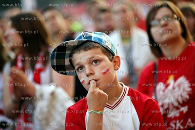 Gdansk. Mistrzostwa europy w pilce noznej. Kibice ogladaja...