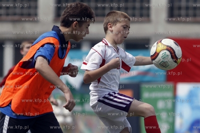 Gdansk Zaspa. Pilkarski turniej dzikich druzyn Do przerwy...