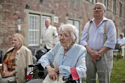 Odsloniecie tablicy upamietniajcej fakt, ze w budynku...
