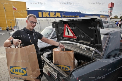 Rosjaniez Kaliningradu na zakupach w Centrum Matarnia...