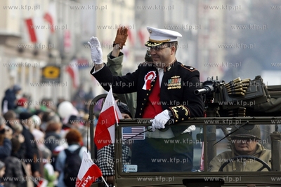 Gdansk. Parada na Swieto Niepodleglosci. Nz. posel...