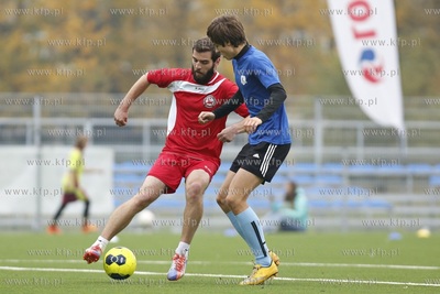 Gdansk Zaspa. Pilkarski turniej dzikich druzyn Do przerwy...