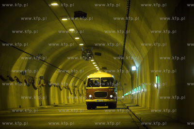 Konferencja prasowa i przejazd zabytkowym autobusem...