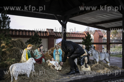 Szopka Bożonarodzeniowa na placu Mariackim przy kosciole...