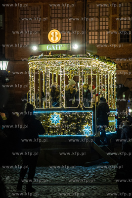 Świetlisty tramwaj Gdańskich Autobusów i Tramwajów,...