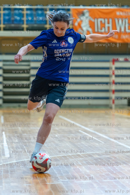 Hala 100-lecia w Sopocie.  Turniej piłki nożnej kobiet...