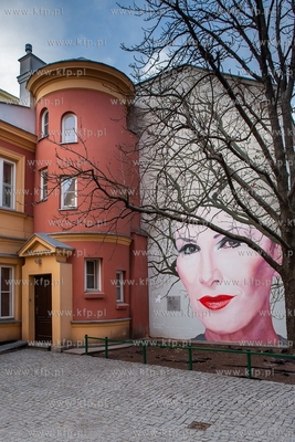 Mural z wizerunkiem Kory autorstwa Bruna Althamera,...