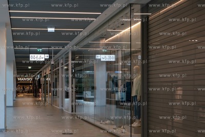 W całym kraju wprowadzono lockdown z powodu covid19,...