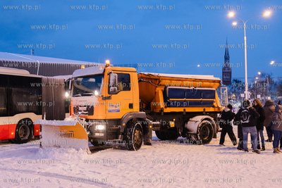Gdańsk Wrzeszcz. Odśnieżanie w okolicach Dworca...