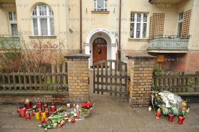 Zaloba narodowa po katastrofie prezydenckiego samolotu...