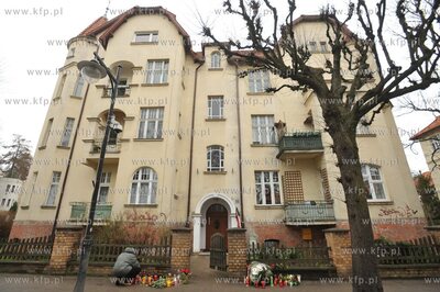 Zaloba narodowa po katastrofie prezydenckiego samolotu...