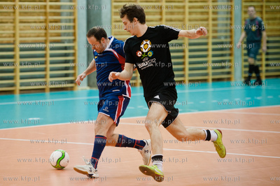 Gdansk. Pierwszy Walentynkowy Turniej halowej pilki...