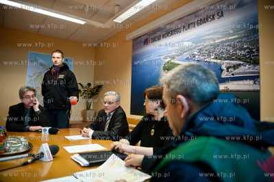 Gdansk. Protest pracownikow Portowej Strazy Pozarnej...