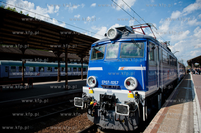 Gdansk. Dworzec Glowny PKP. Lokomotywa EP07 spolki...