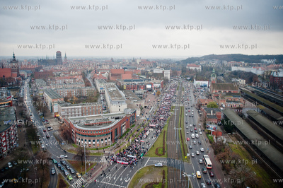 Gdansk. Marsz sympatykow Prawa i Sprawiedliwosci oraz...