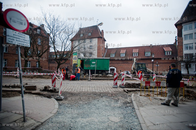 Gdansk. Remont nawierzchni ulicy Ogarnej.
11.04.2013
fot....
