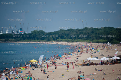 Gdansk. Upalny, sloneczny, wakacyjny dzien na plazy...