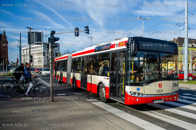 Gdansk. Autobus ZKM marki Solaris.
23.04.2015
fot....