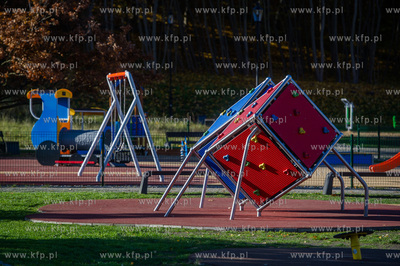 Gdansk. Jesienne, sloneczne przedpoludnie w Parku Orunskim.
Nz...