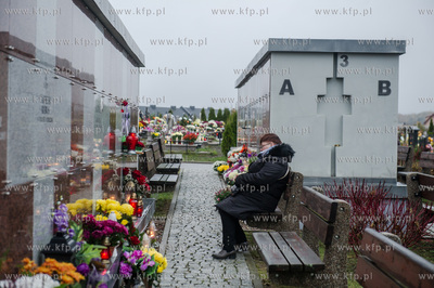 Gdańsk. Cmentarz Łostowicki. Dzień Wszystkich Świętych....