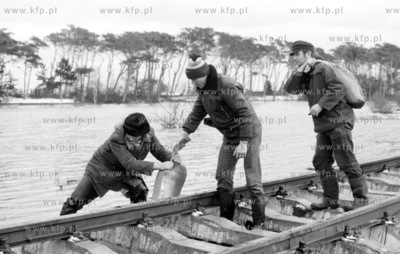 Powodz na Polwyspie Helskim. Wezbrane pod naporem wiatru...