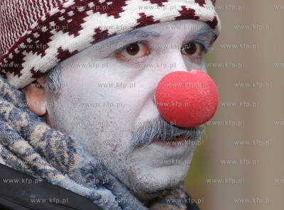 Grupa mlodych Palestynczykow bioraca udzial w programie...