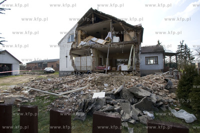 Kwidzyn. Zawalenie sciany budynku na ul. Zwirowa 16.
09.04.2009...