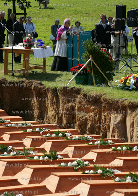 Szczecin/Glinna/zachodniopomorskie. Na cmentarzu wojennym...