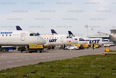 Gdansk,Rebiechowo. Z powodu zlej widzialnosci na Warszawskim...