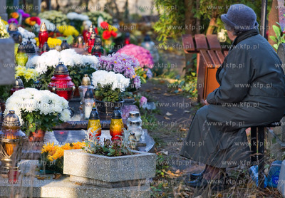 Gdansk. Cmentarz garnizonowy przy Bramie Oliwskiej....