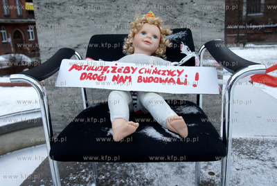 Nowy Rok z zyczeniem "POSTULUJE, ZEBY CHINCZYCY DROGI...