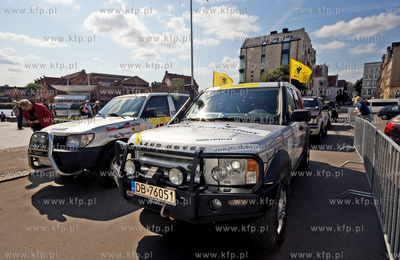 Osiem kobiecych zalog wyruszylo z gdanskiej starowki...